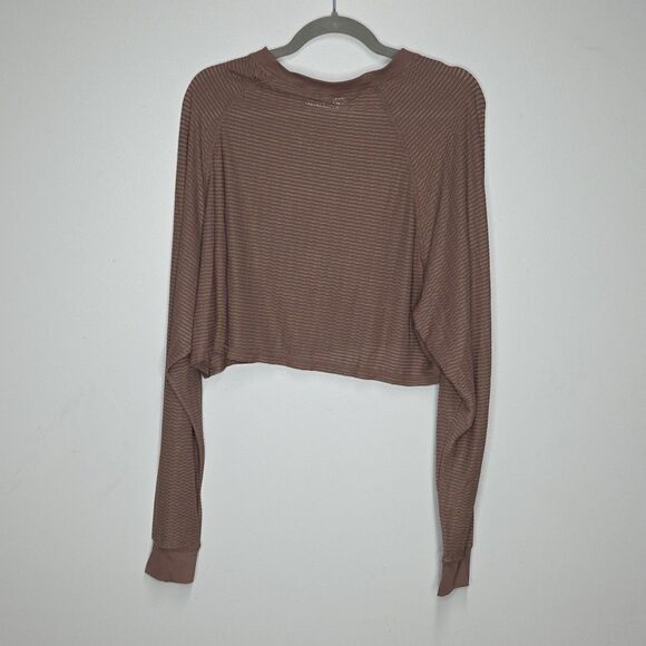 Lakes And Grapes Womens Mesh Stretchy Cropped Long Sleeve Shirt Sz L EUC - Picture 5 of 7
